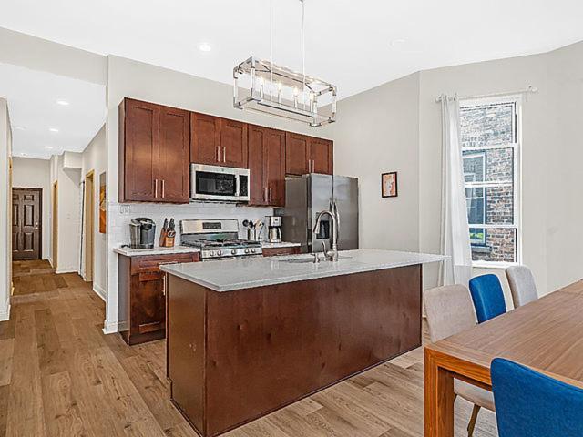 Spacious 5-Br Apt Next To Transit Free Parking Чикаго Экстерьер фото